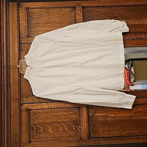 Elegant White Women's Top - Picture 4 of 6